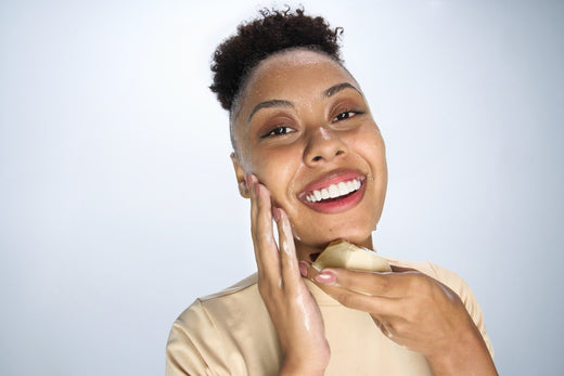 descubra a diferença entre gel de limpeza e sabonete